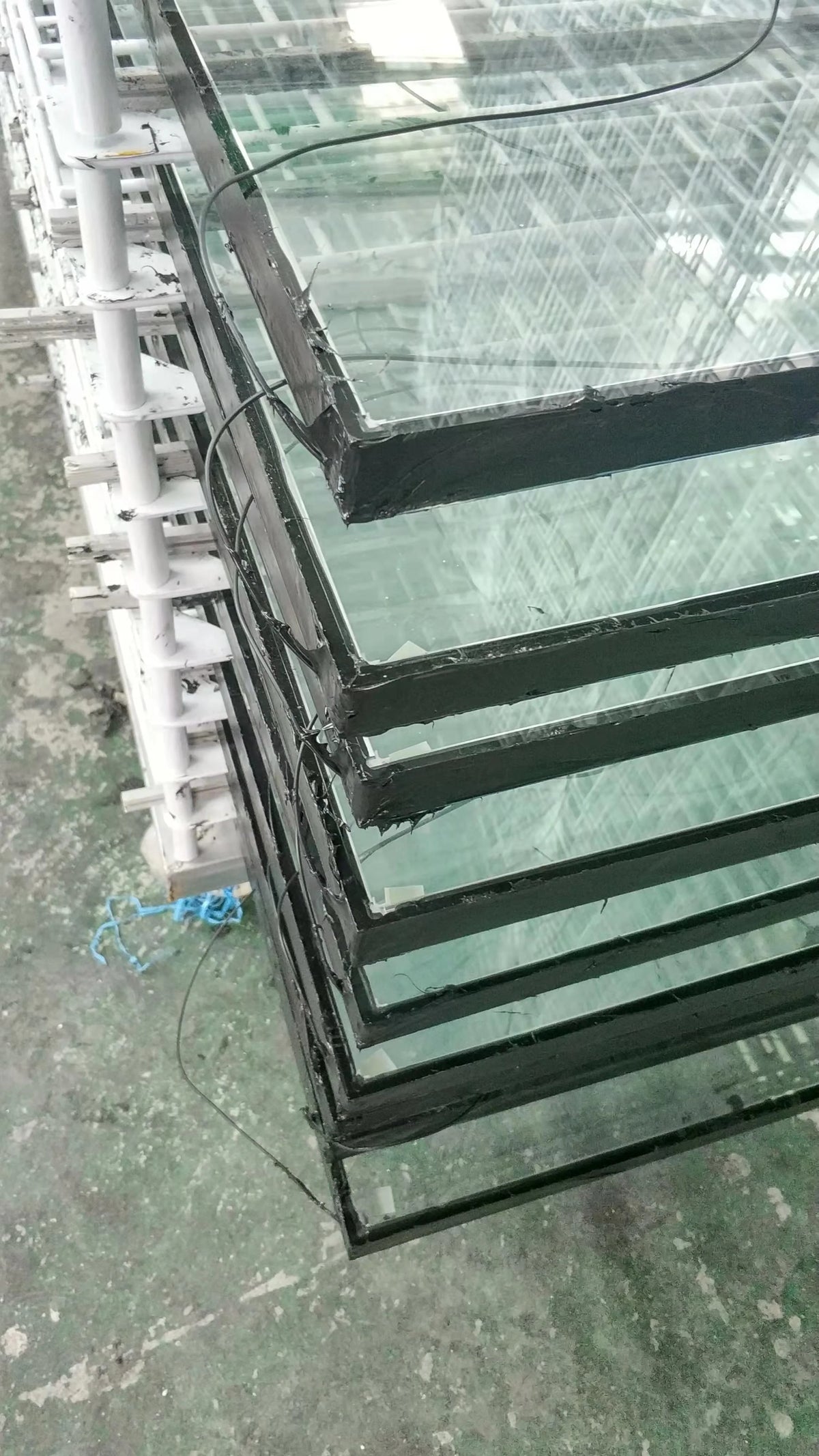 Soardragon Walk in Freezer Glass Door Black Glass Door Drinks Display Cold Room Silver Frame Glass Door Cold Room with Shelf